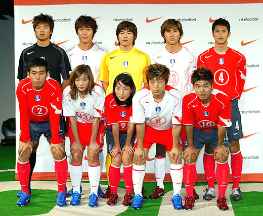 サッカー韓国代表の新ユニホーム発表