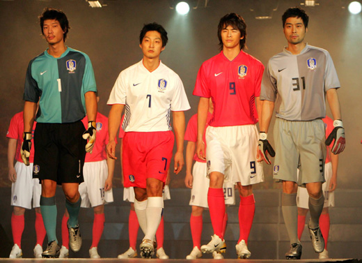 サッカー韓国代表の新ユニホーム発表